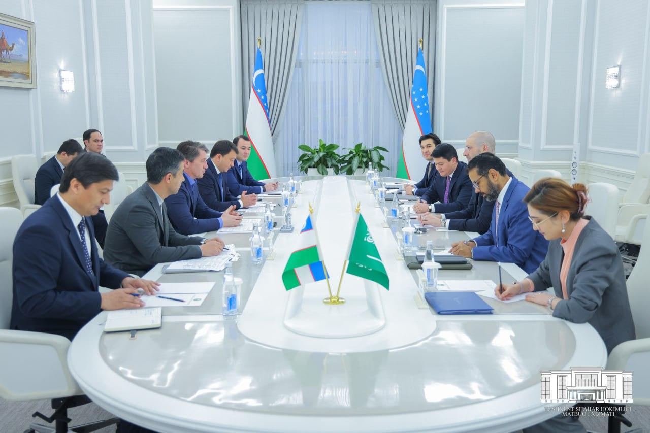 Состоялась встреча хокима города Ташкента Шавката Умурзакова с представителями инвестиционной компании Vision Invest во главе с президентом и генеральным директором компании Омаром Аль Мидани.