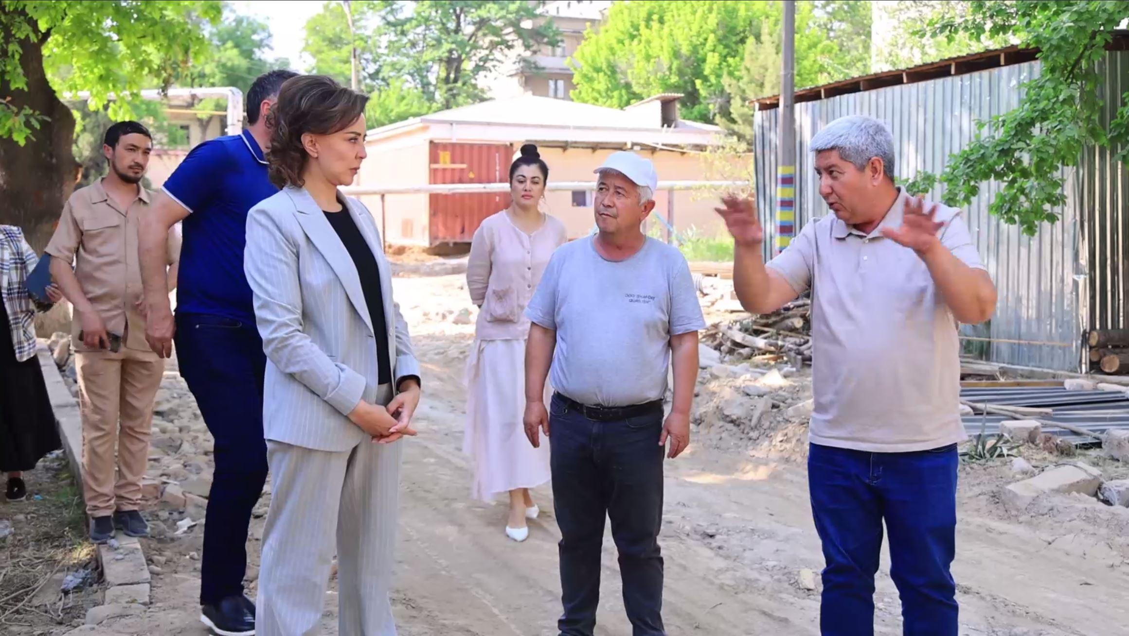 В Яккасарайском районе последовательно продолжаются работы по обновлению социальной инфраструктуры и повышению благосостояния населения. В рамках этих работ хоким района Нилуфар Аллабергенова посетила территорию государственного дошкольного образовательного учреждения № 357.