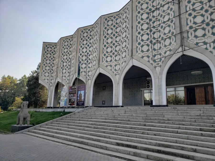 Выставка «Сотрудничество между Республикой Узбекистан и Румынии»