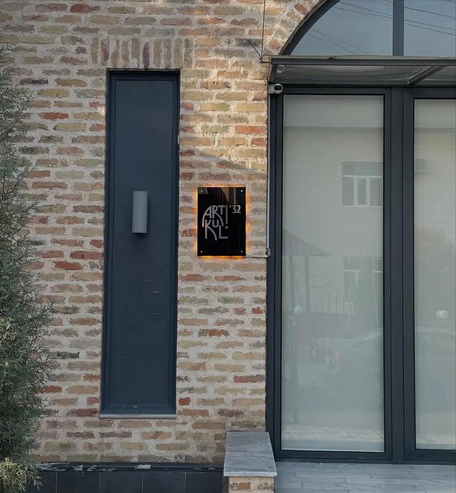 Выставка «Эксклюзивной мебели из шелка сузане и иката»