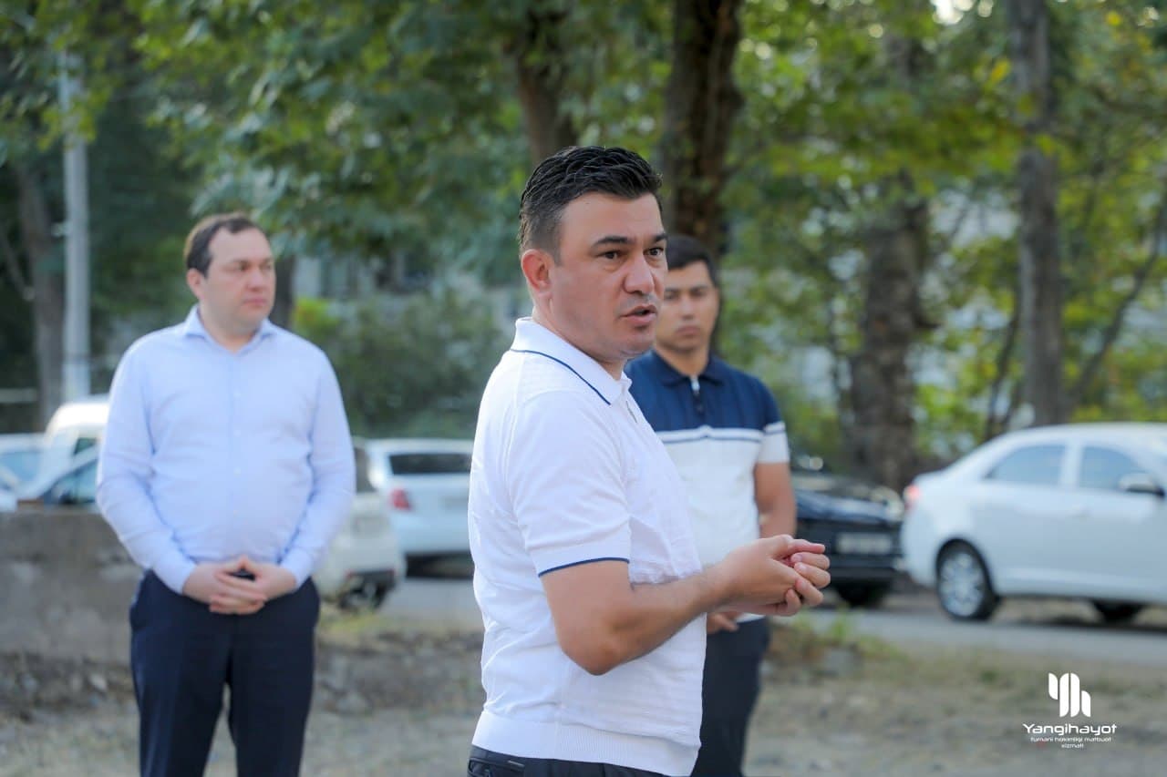 Бугун эрта тонгдан Янгиҳаёт тумани ҳокими, Тошкент шаҳар ҳокими ўринбосари, туман прокурори, туман ИИО ФМБ бошлиғи, туман ҳокими ўринбосари, коммунал хизмат кўрсатиш ташкилотлари, бошқарув сервис компаниялари ҳамда барча тегишли идора ва ташкилотлар масъуллари иштирокида навбатдаги саф йиғини бўлиб ўтди