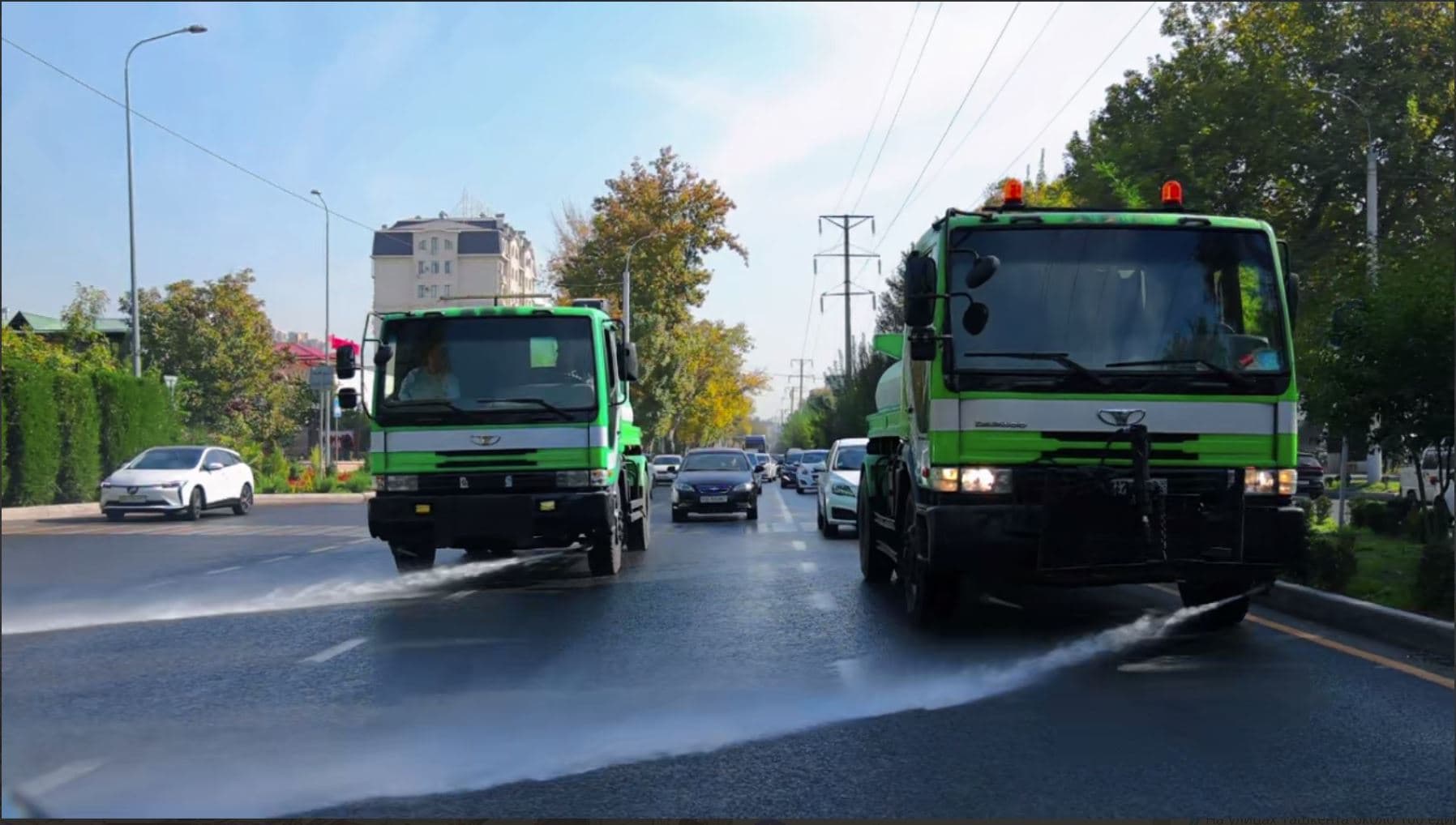 🚚Полив улиц помогает снизить запылённость и повысить влажность