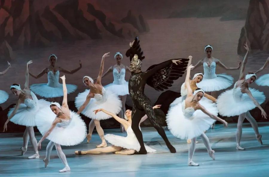 "Oqqush koʻli" baleti