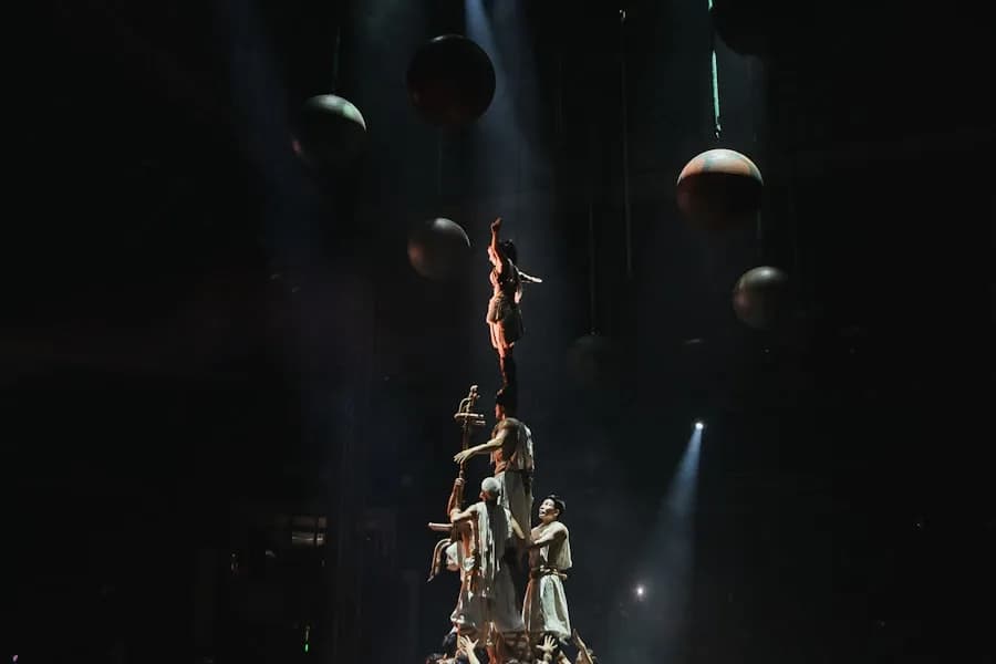 Nova Circus teatr-sirk shousi